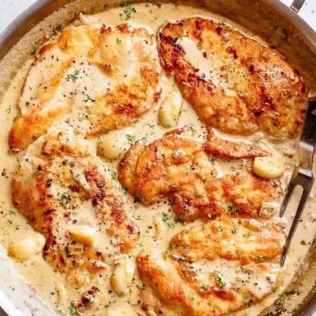 Куриные грудки, запеченные в сливках под сыром