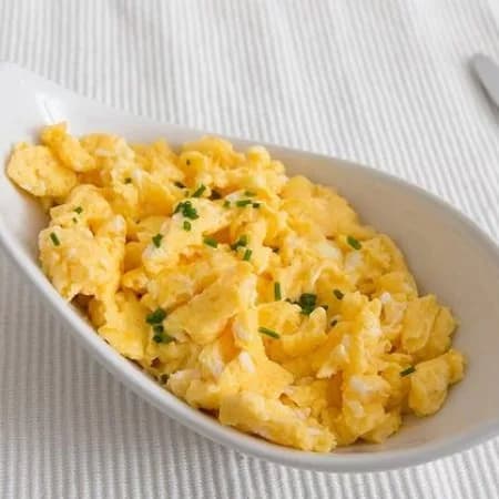 Яичница болтунья с сыром