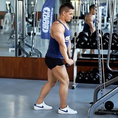 Разгибание на трицепс на верхнем блоке с канатной рукоятью