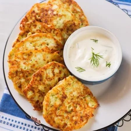 Оладьи из кабачков с сыром и чесноком