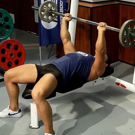 Жим штанги лежа узким хватом