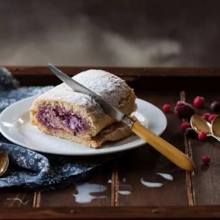 Кисло-сладкий творожный штрудель