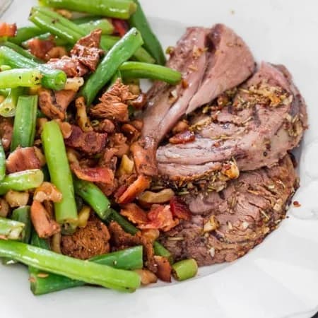 Lamb with green beans and eggs
