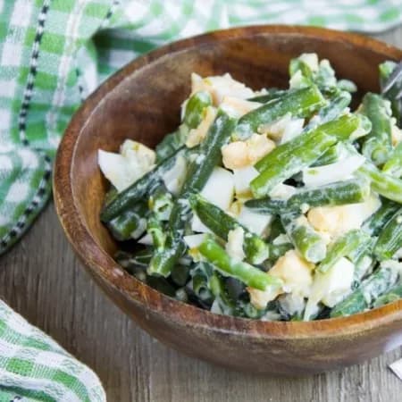 Green beans salad with feta cheese and onions