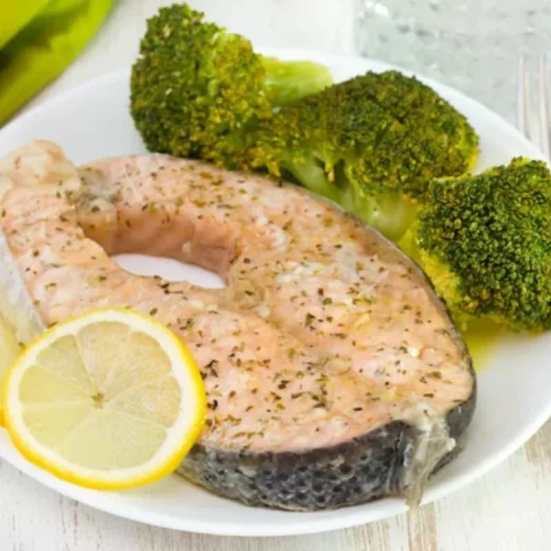 Запеченный лосось с брокколи