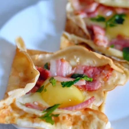 Бекон с яйцами в блинчиках