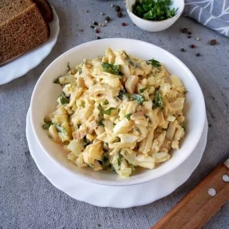 Салат с кальмарами