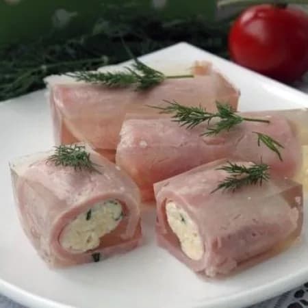 Заливное из ветчинных рулетиков