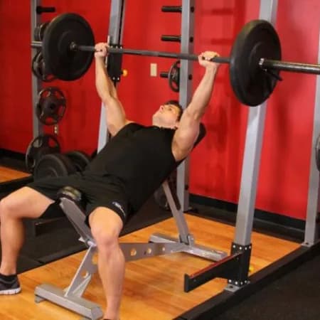 Жим штанги лежа на скамье с положительным наклоном