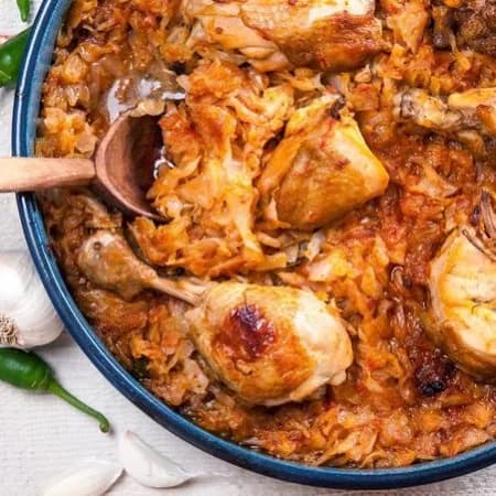  Тушеная капуста с томатами и с курицей