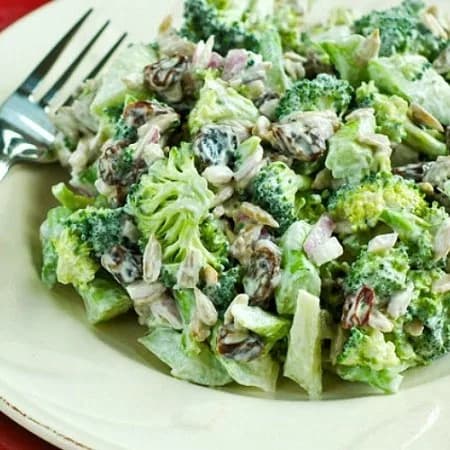 Салат из брокколи с курицей