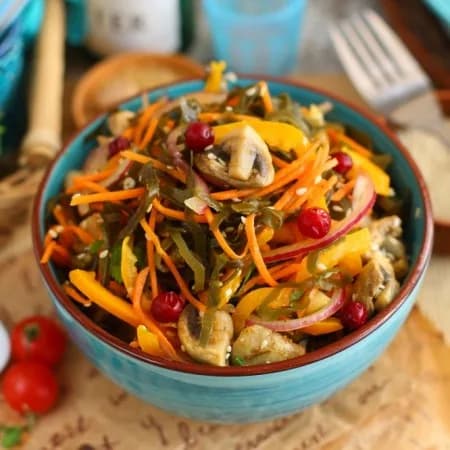 Салат с морской капустой