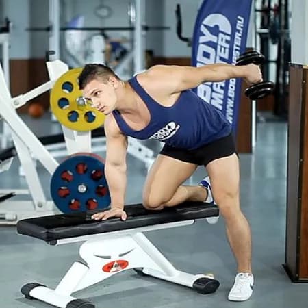 Отведение гантелей назад в наклоне