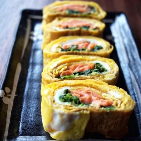 Omelet rolls with avocado and salmon