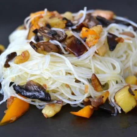 Ширатаки со свининой и грибами