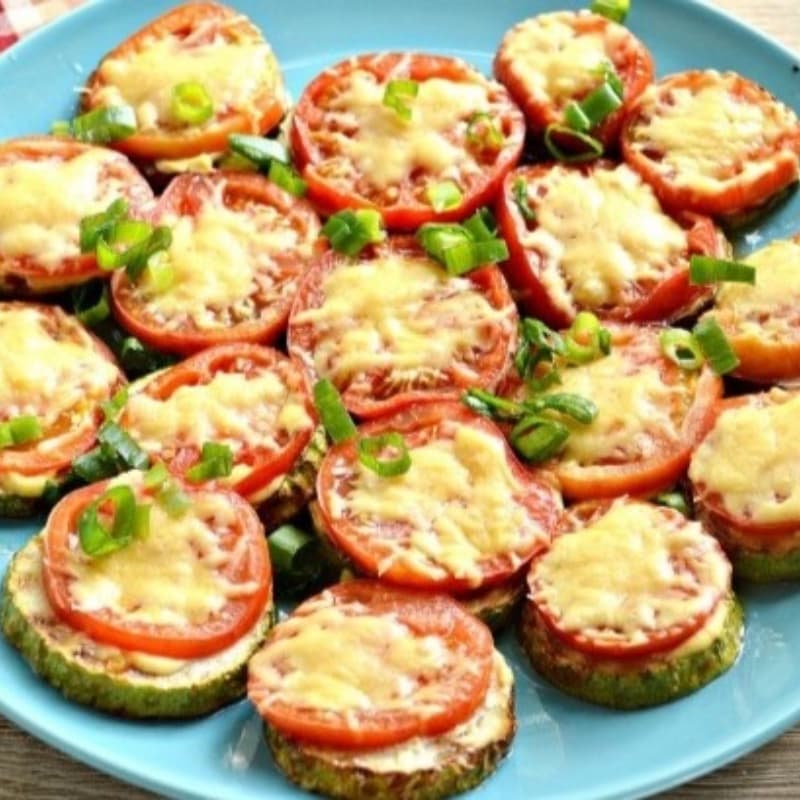 Запеченные кабачки с помидорами