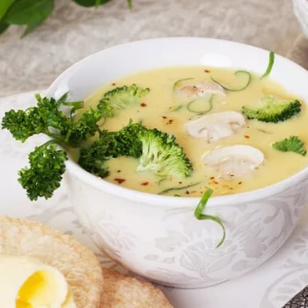 Сырный суп с шампиньонами и брокколи