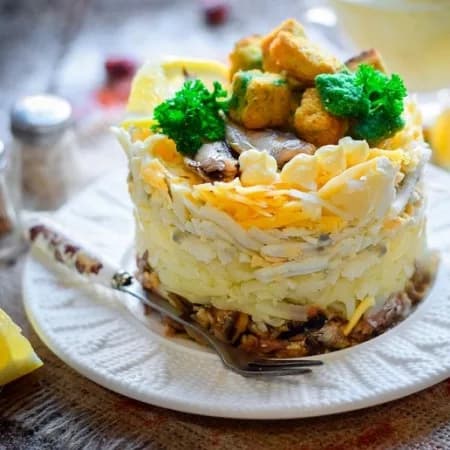 Слоеный салатик из печени