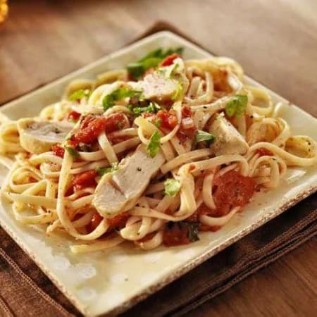 Паста с курицей и морковкой