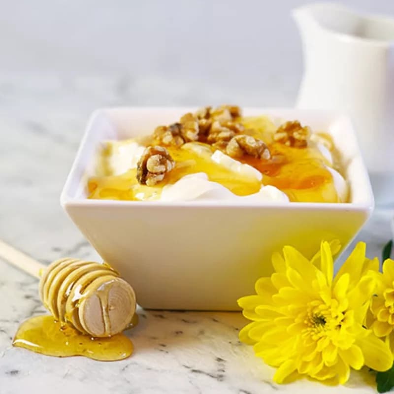 Греческий йогурт с медом и орехами
