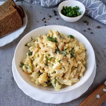 Салат с кальмарами