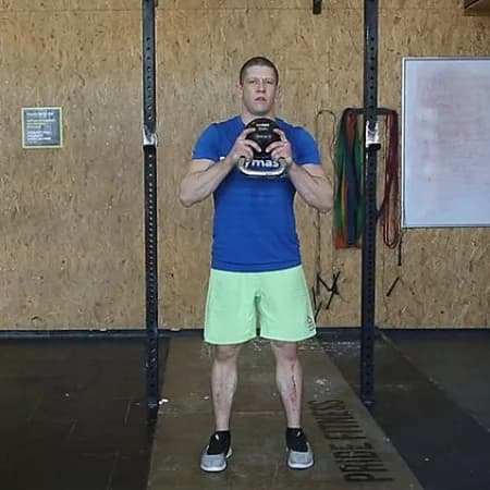 Приседания с гирей на одной ноге