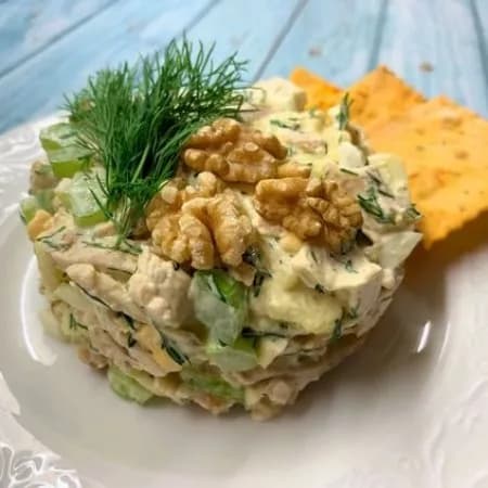 Салат с сельдереем и курицей
