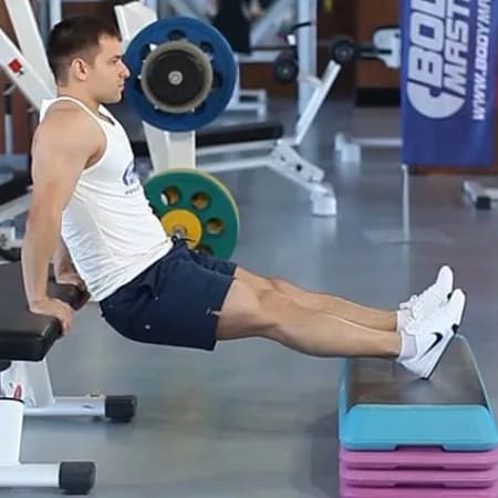 Отжимания от скамьи из-за спины