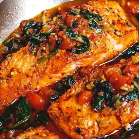 Красная рыба под помидорами