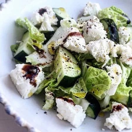 Салат с творогом