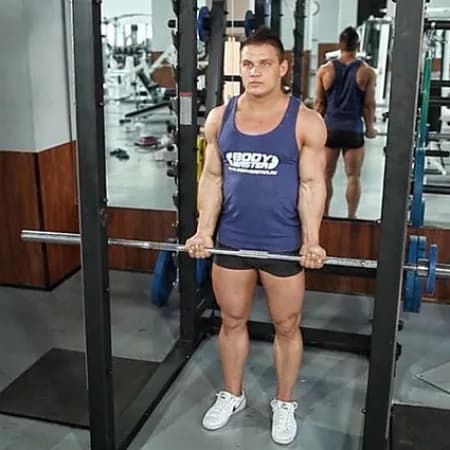 Подъем штанги на бицепс