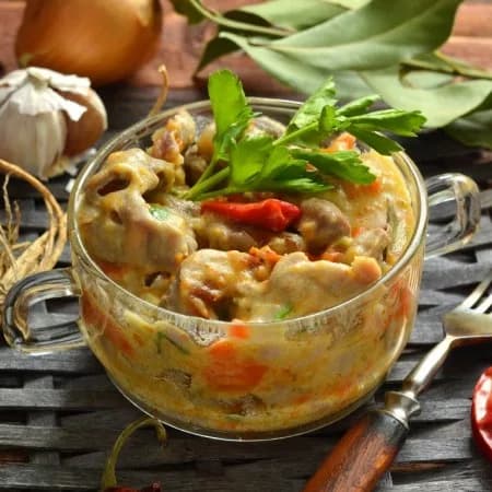 Chicken stomachs stewed in cream