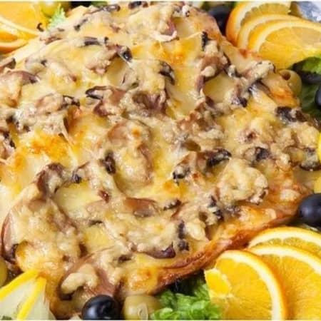 Горбуша, запеченная в сливочно-грибном соусе