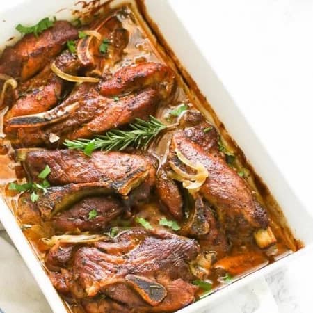 Свиные рёбрышки с репчатым луком в пакете для запекания