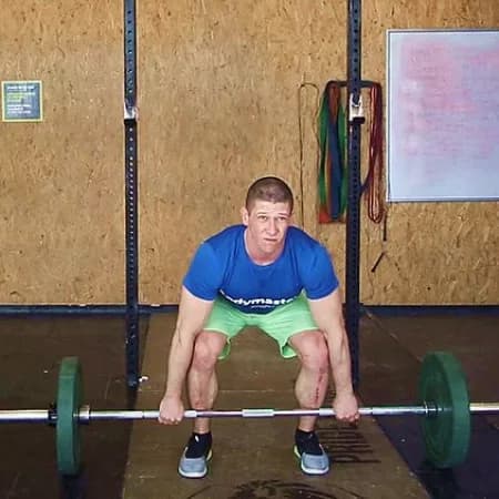 Подъем штанги на грудь и жим