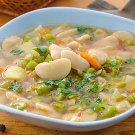 Легкий суп с сельдереем