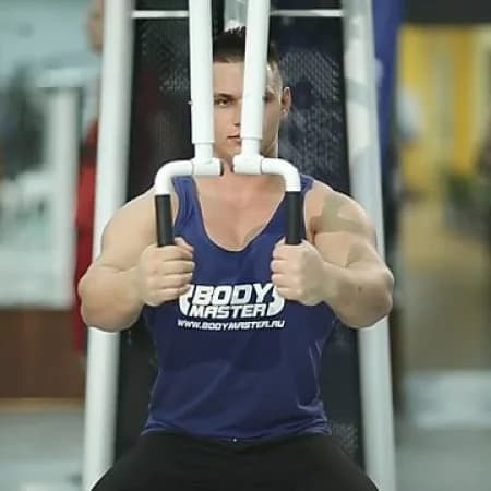 Сведение рук в тренажере (Бабочка)