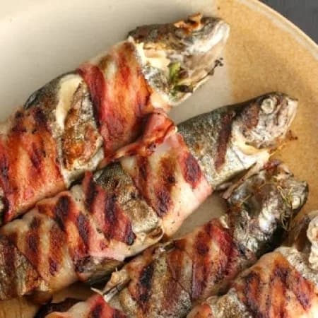 Форель в беконе