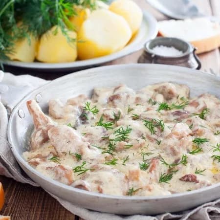 Грибы в сметане