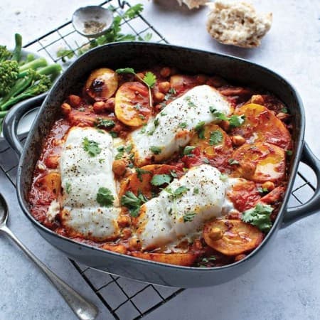 Рыба запечённая с помидорами и сыром