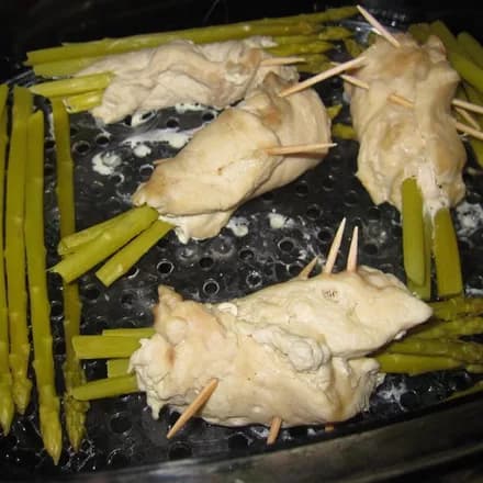 Куриные рулеты со спаржей