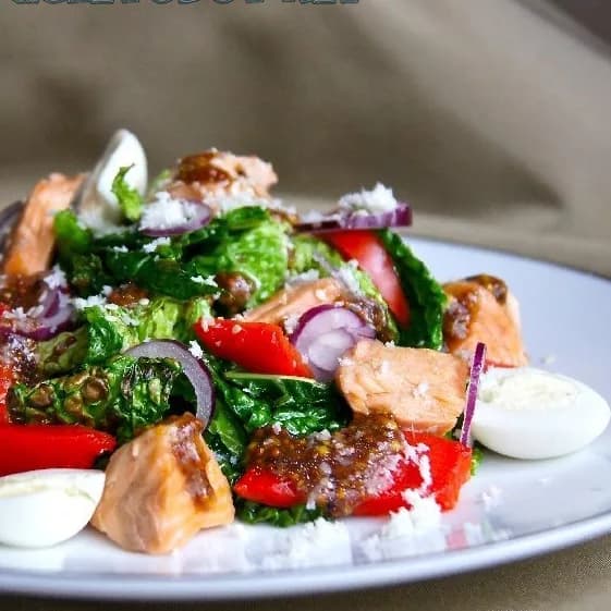 Теплый салат с  форелью