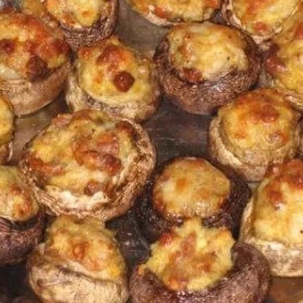 Фаршированные шампиньоны с ветчиной