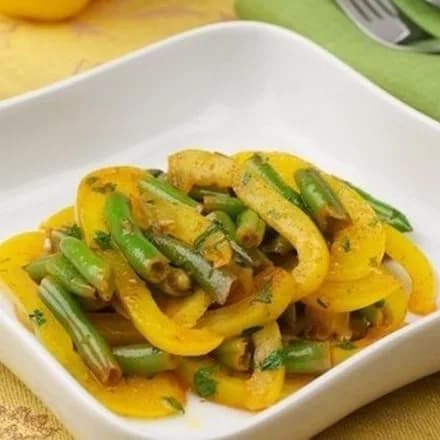 Garnish of green beans and bell peppers