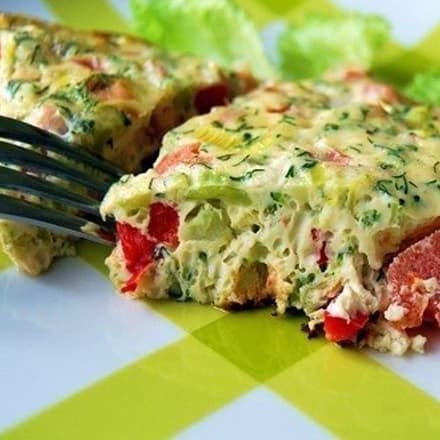 Овощи в нежном омлете