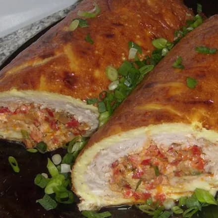 Куриный рулет с пикантной начинкой