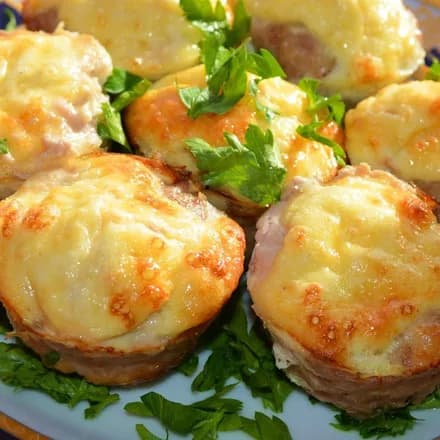 Мясные кексы с сырно-яичной начинкой
