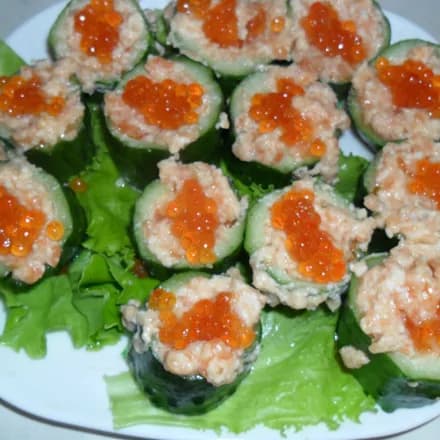Огурцы с семгой и сыром