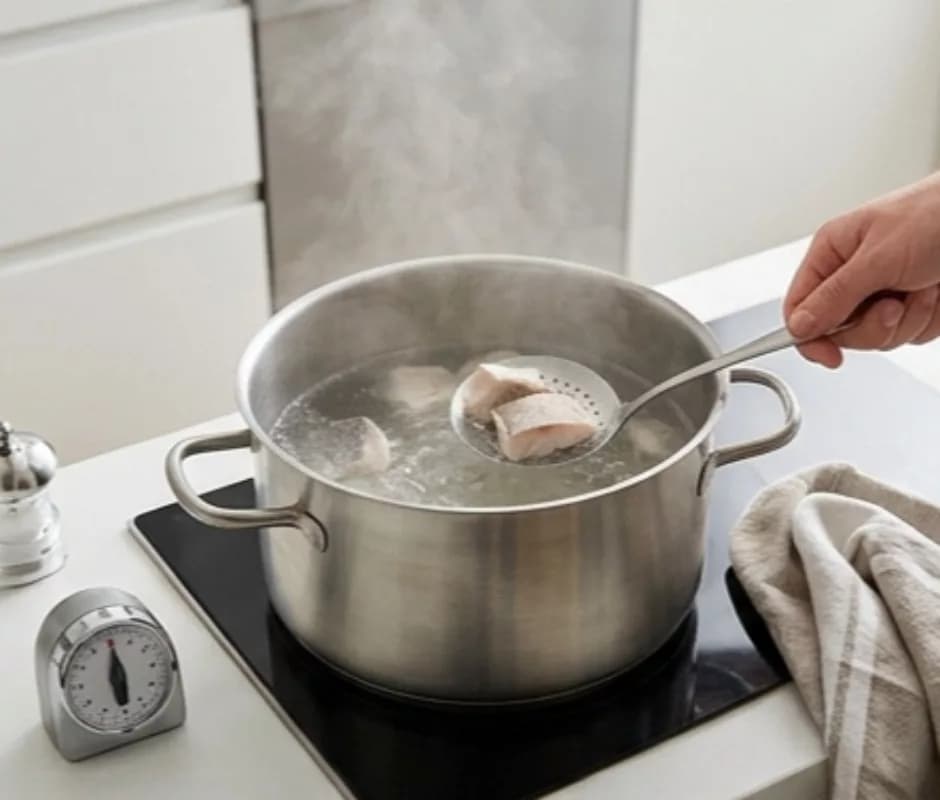 Cook the fish broth