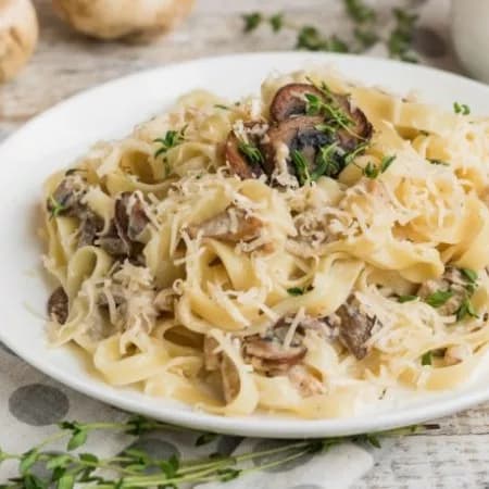 Ширатаки с шампиньонами в сливочном соусе